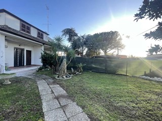 Casa Semi Indipendente in Vendita a Aprilia, 165'000€, 100 m²