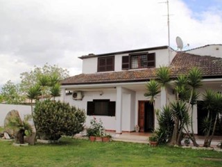 Villa in Vendita a Aprilia, 215'000€, 180 m²