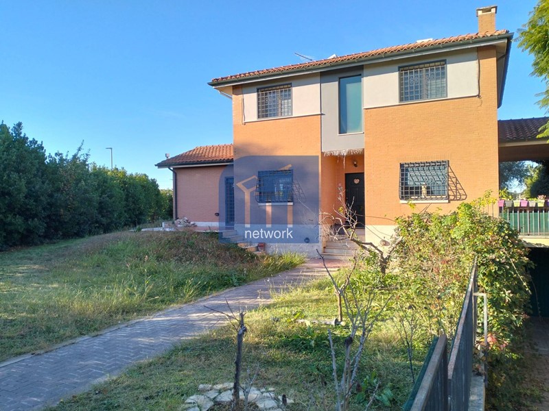 Villa in Vendita a Roma, 730'000&euro;, 350 m²