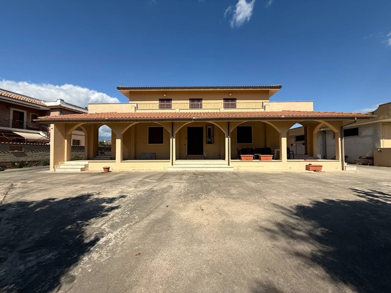 Villa in Vendita a Ardea, 439'000€, 400 m²