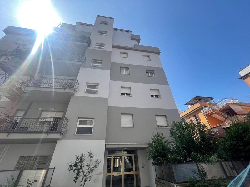 Bilocale in Vendita a Pomezia, 120'000€, 55 m²