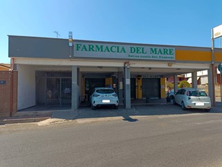 Negozio in Affitto a Pomezia, 700€, 60 m²