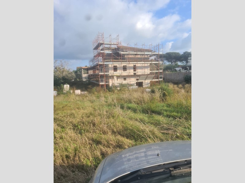 Villa in Vendita a Aprilia, 193'000€, 400 m²