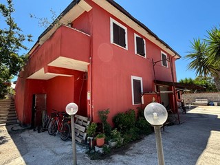 Villa in Vendita a Aprilia, 298'000€, 200 m²