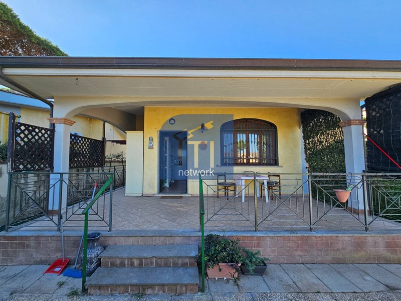 Villa in Vendita a Ardea, 175'000€, 80 m²