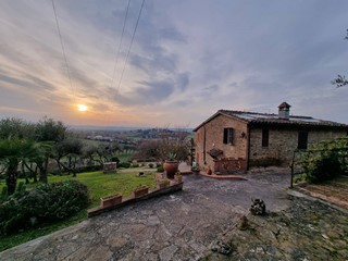 Villa in Vendita a Torgiano, 350'000€, 200 m²