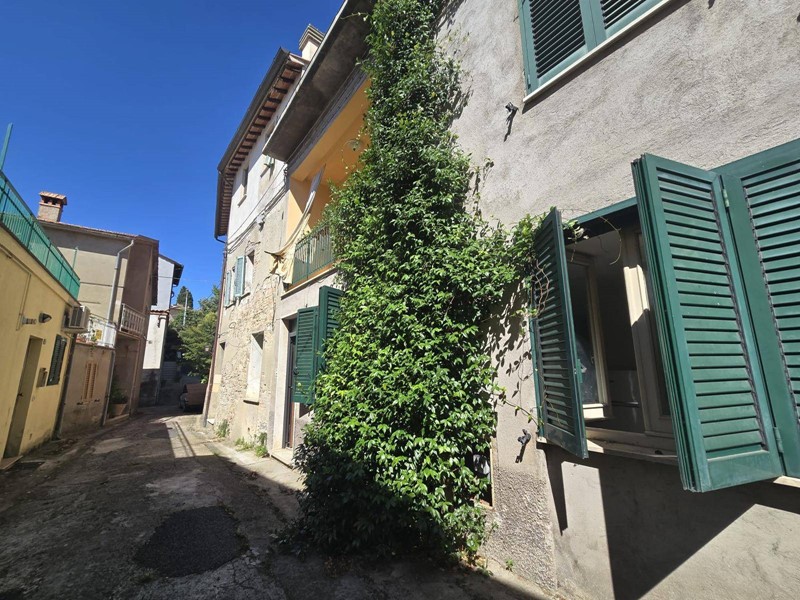 Casa Semi Indipendente in Vendita a Deruta, 60'000€, 110 m²