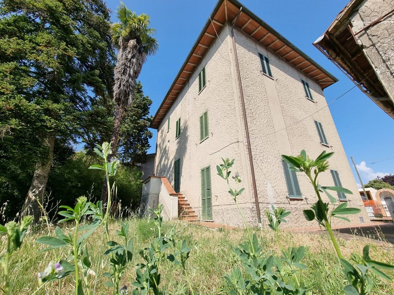 Casa Indipendente in Vendita a Deruta, 128'000€, 260 m²