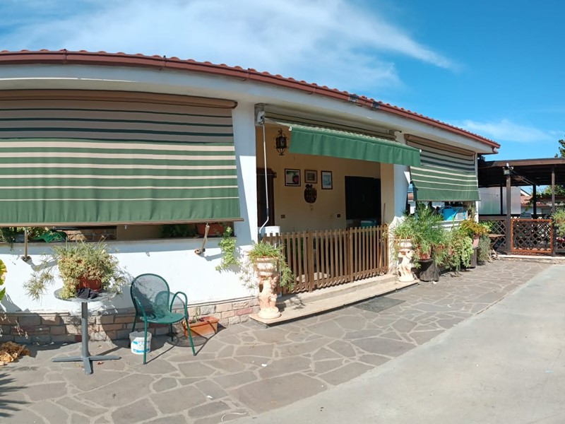 Villa in Vendita a Ardea, 279'000€, 230 m²