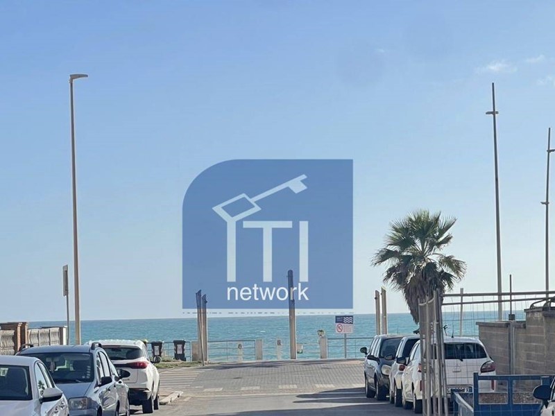 Negozio in Vendita a Roma, 70'000&euro;, 65 m²