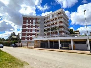 Magazzino in Vendita a Bari, 260'000€, 186 m²