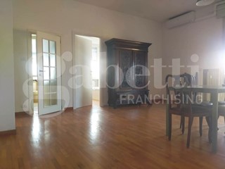 Bilocale in Affitto a Bologna, 1'050€, 70 m²