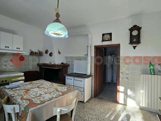 Quadrilocale in Vendita a Arezzo, 115'000€, 145 m²