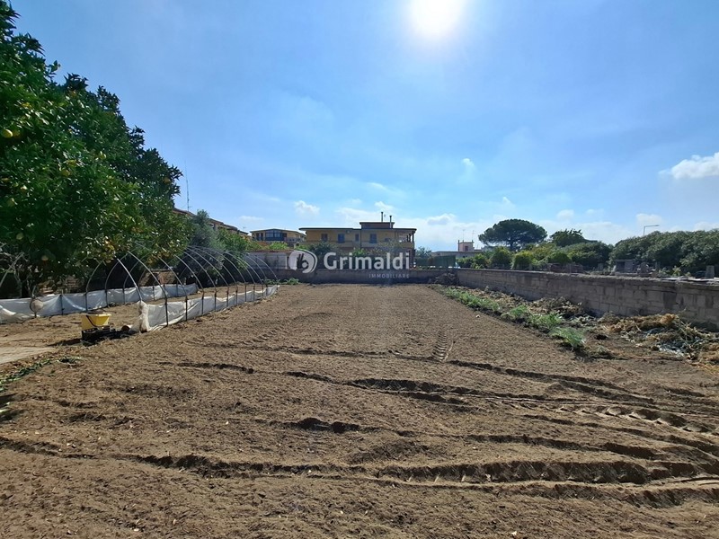 Terreno agricolo in Vendita a Acerra, 69'000€, 700 m²