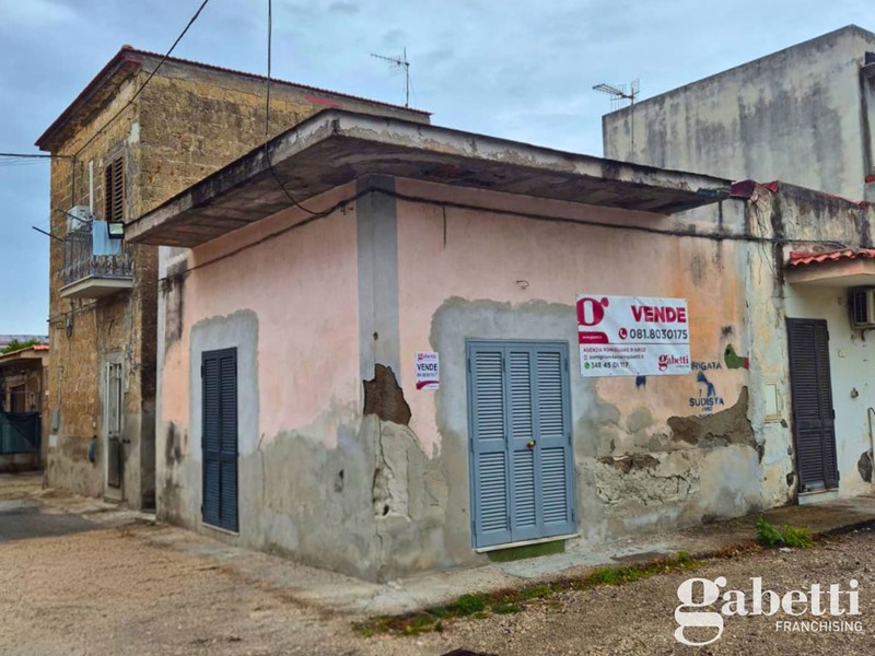 Casale in Vendita a Pomigliano d'Arco, 50'000€, 40 m²