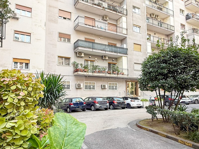 Quadrilocale in Vendita a Napoli, 375'000€, 90 m²