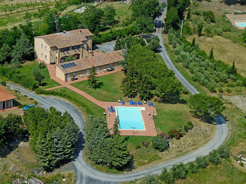 Casale in Vendita a Pomarance, 1'350'000€, 550 m², arredato