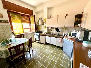 Trilocale in Vendita a Napoli, 200'000€, 91 m²