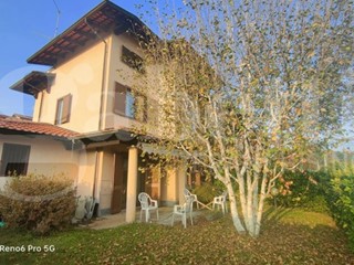 Villetta a schiera in Vendita a Zumaglia, 195'000&euro;, 210 m², con Box