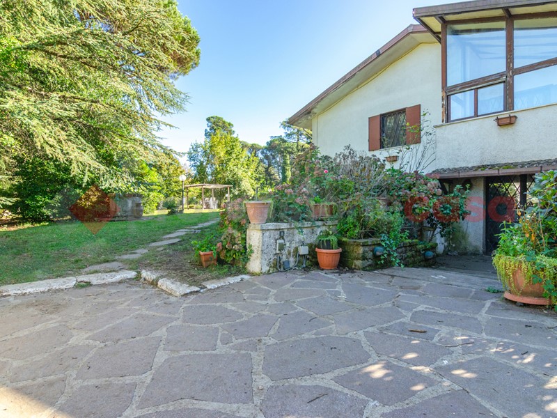 Villa in Vendita a Rocca Priora, 360'000€, 238 m², arredato