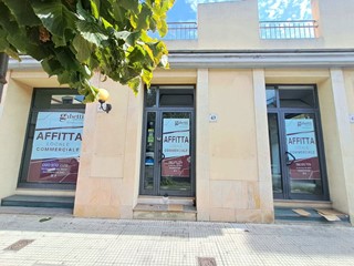 Negozio in Affitto a Barcellona Pozzo di Gotto, 2'000€, 280 m²
