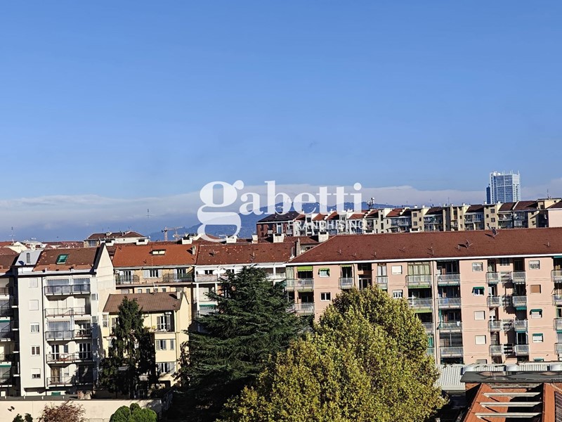 Appartamento in Vendita a Torino, 345'000€, 160 m²