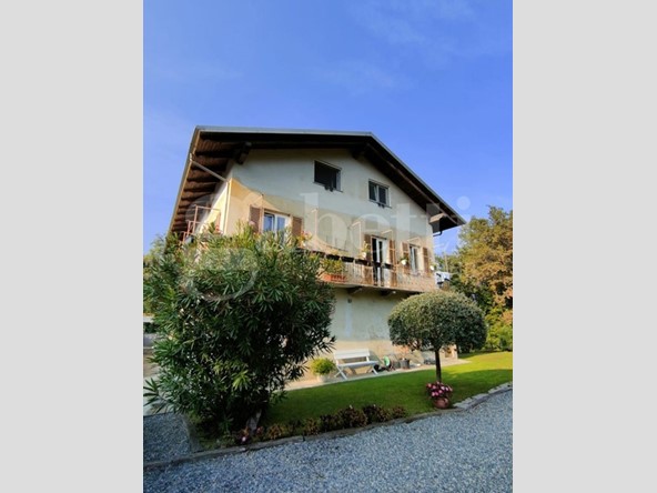 Casa Indipendente in Vendita a Biella, 168'000€, 350 m²