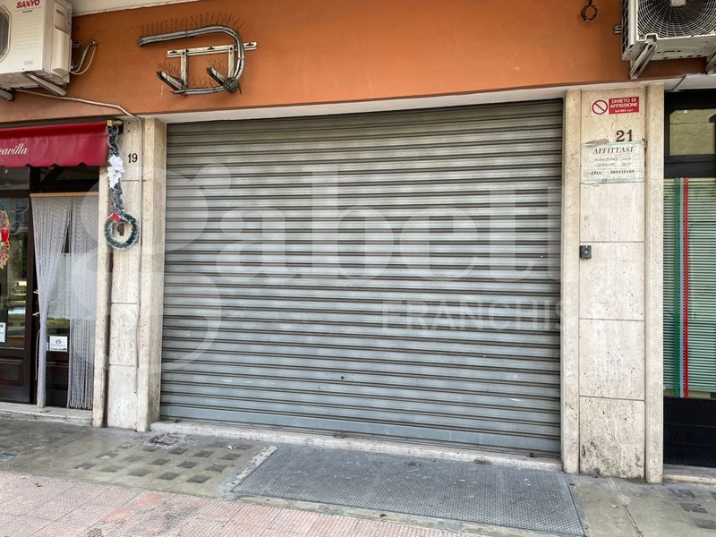 Negozio in Affitto a Barletta, 500€, 100 m²