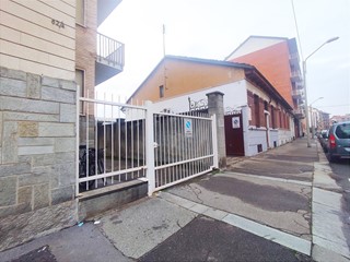 Capannone in Vendita a Torino, 235'000€, 310 m²