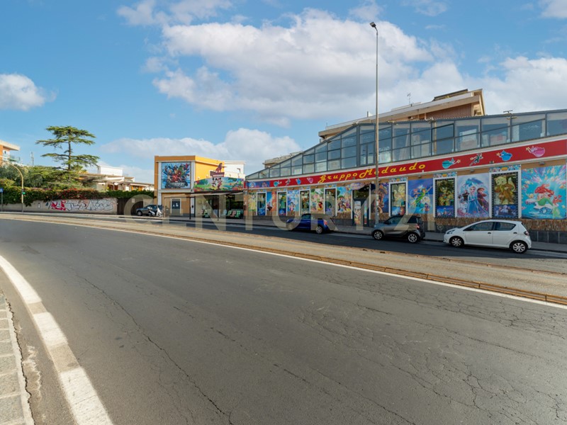 Immobile commerciale in Vendita a Catania, 525 m²