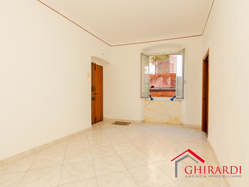 Appartamento in Vendita a Genova, zona Sestri Ponente, 85'000€, 85 m²