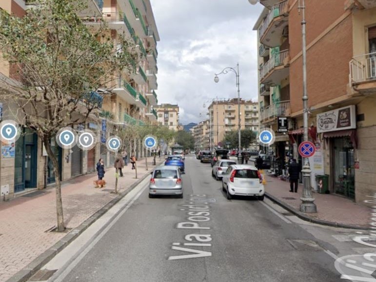 Immobile commerciale in Affitto a Salerno, zona TORRIONE, 600€, 40 m²