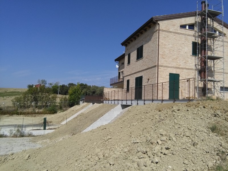 Casa Semi Indipendente in Vendita a Falconara Marittima, 625'000€, 400 m², con Box
