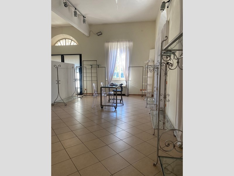 Immobile commerciale in Affitto a Lucca, zona San Concordio, 1'300€, 200 m²