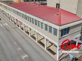 Trilocale in Vendita a Novara, zona San Martino, 295'000€, 145 m², con Box