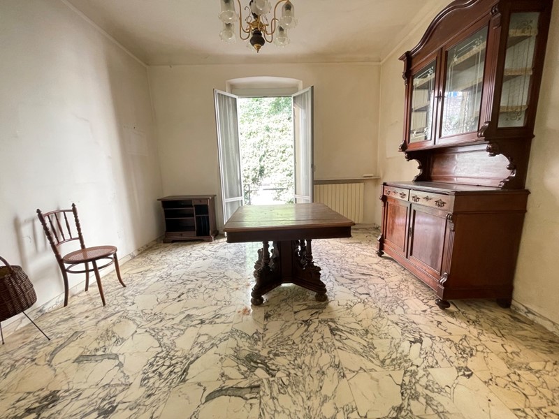 Appartamento in Vendita a Genova, 148'000€, 134 m²