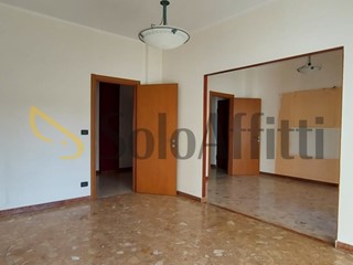Appartamento in Affitto a Torino, zona Borgo Vittoria, 625€, 110 m²