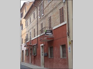 Trilocale in Vendita a Jesi, zona CENTRO CITTA', 110'000€, 70 m²