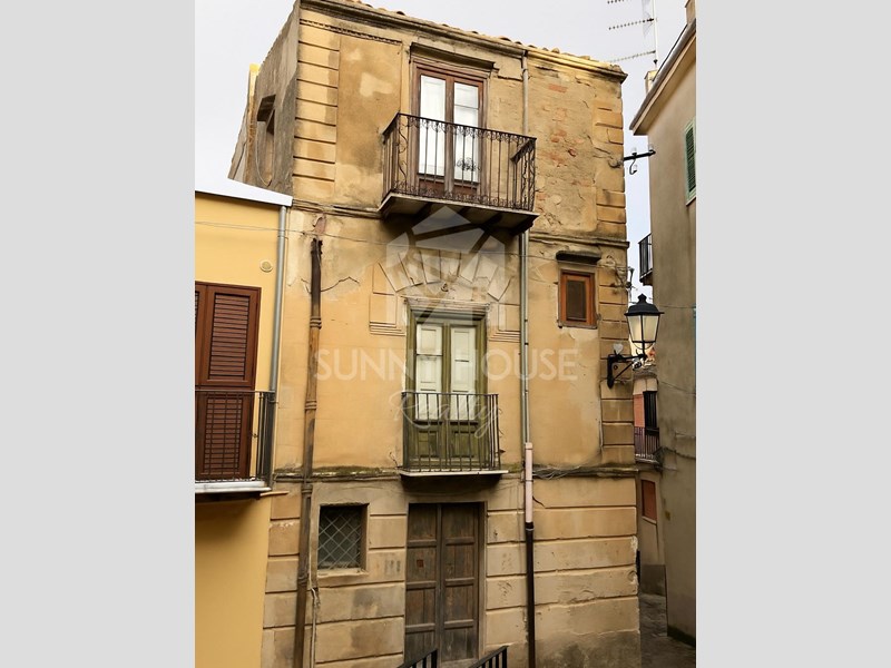 Casa Indipendente in Vendita a Pollina, zona via Castello 2, 60'000€, 179 m²