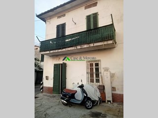 Casa Semi Indipendente in Vendita a Capannori, 75'000€, 100 m²