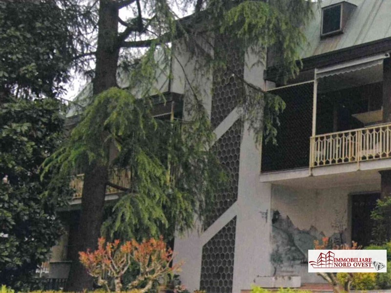 Casa Indipendente in Vendita a Pioltello, 820 m²