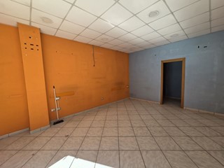 Negozio in Affitto a Casoria, 500€, 40 m²