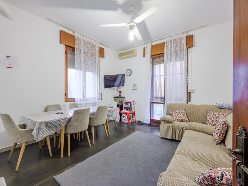 Casa Indipendente in Vendita a Modena, zona Madonnina, 300'000€, 180 m², con Box