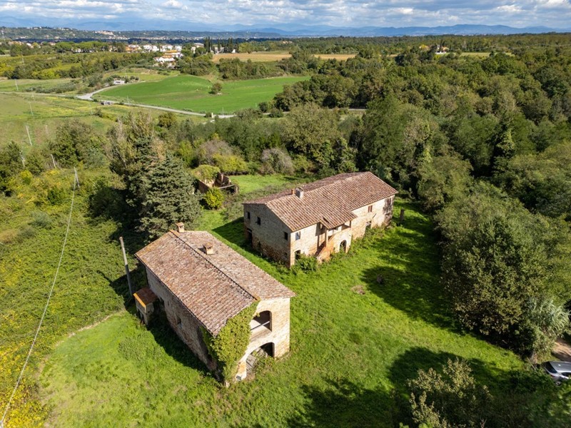 Casale in Vendita a Pontedera, zona Montecastello, 630'000€, 770 m²