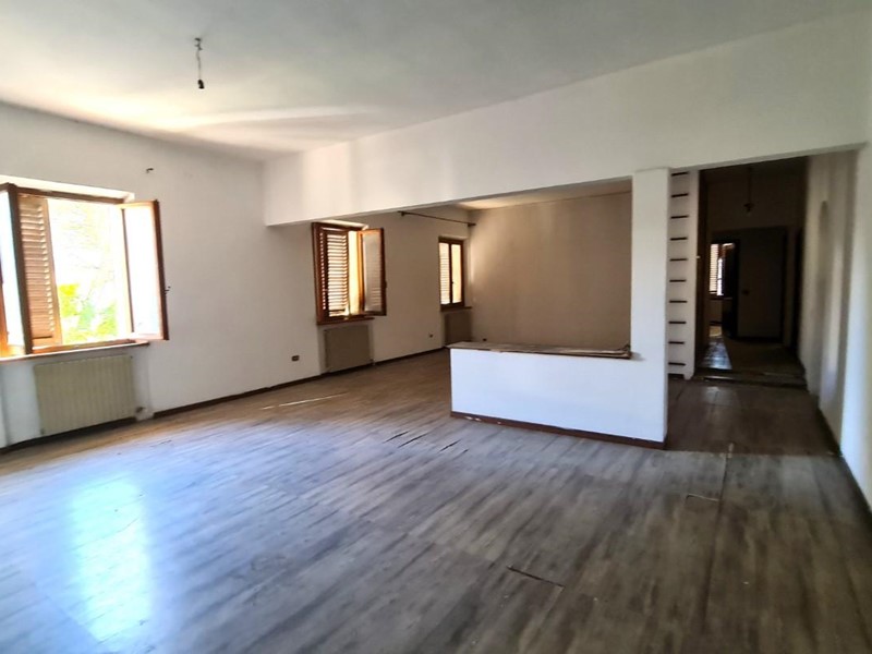 Appartamento in Vendita a San Miniato, zona Ponte a Egola, 125'000€, 180 m²