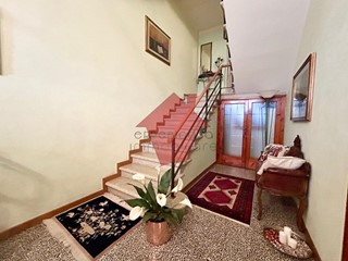 Casa Indipendente in Vendita a Empoli, zona Pozzale, 365'000€, 160 m², con Box