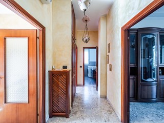 Appartamento in Vendita a Reggio Emilia, 159'000€, 87 m², con Box