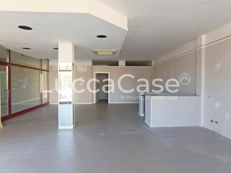 Immobile commerciale in Vendita a Capannori, 140'000€, 161 m²