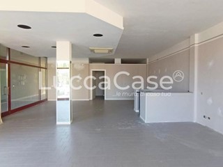 Immobile commerciale in Vendita a Capannori, 140'000€, 161 m²