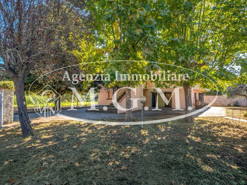 Casa Indipendente in Vendita a Bientina, zona Quattro Strade, 328'000€, 260 m², con Box